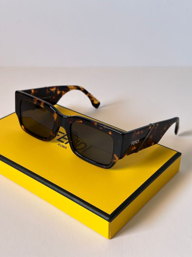 FENDI -SUNGLASSES