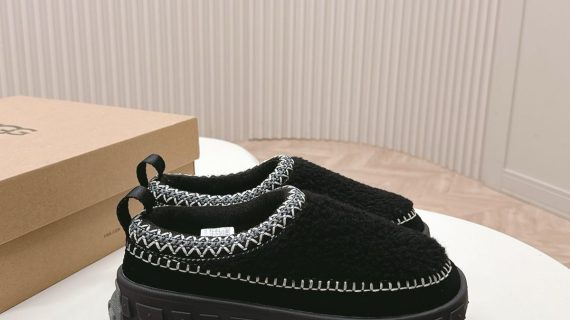 UGG - VENTURE Daze