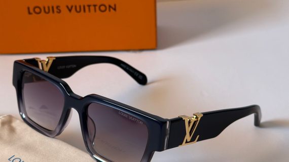 LOUIS NUITTON - SUNGLASSES