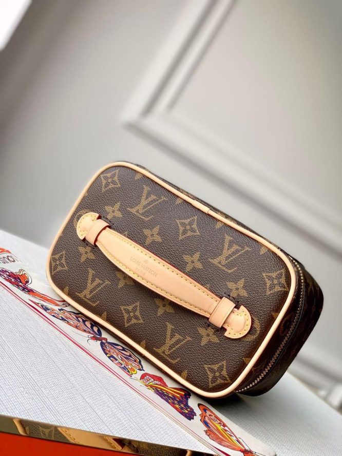 louis vuitton-meakup-bag