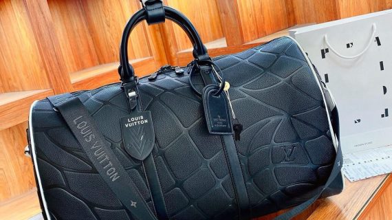 LOUIS -VUITTON -TRAVEL BAG