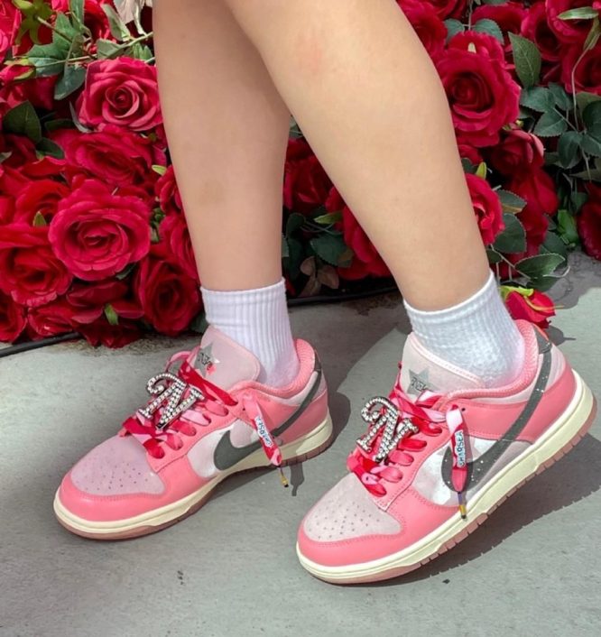 Nike Dunk Low LX Barbie