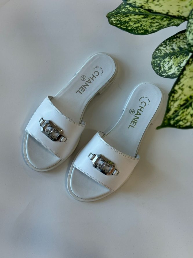 Chanel- sandal -flat