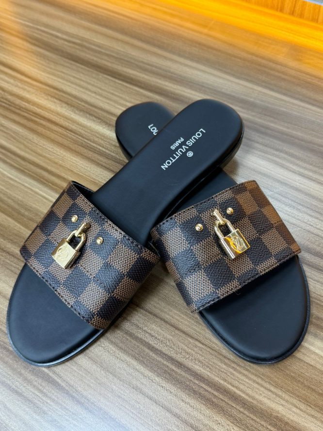 Louis-Vuitton-Sandal -Flat