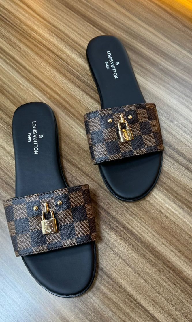 Louis-Vuitton-Sandal -Flat