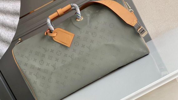 LOUIS VUITTON-Travel Bag