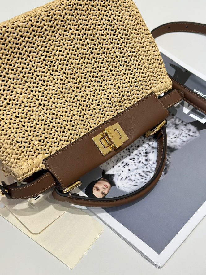 FENDI -PEEKABOO- BAG