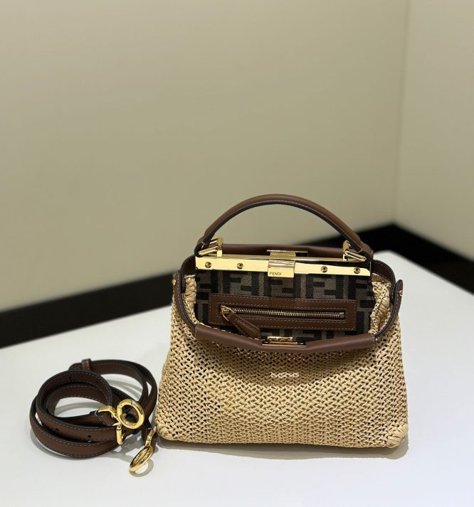 FENDI -PEEKABOO- BAG