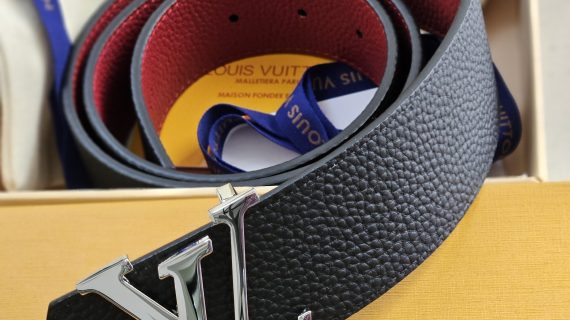 LOUIS VUITTON -BELT