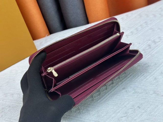 LOUIS VUITTON -WALLET