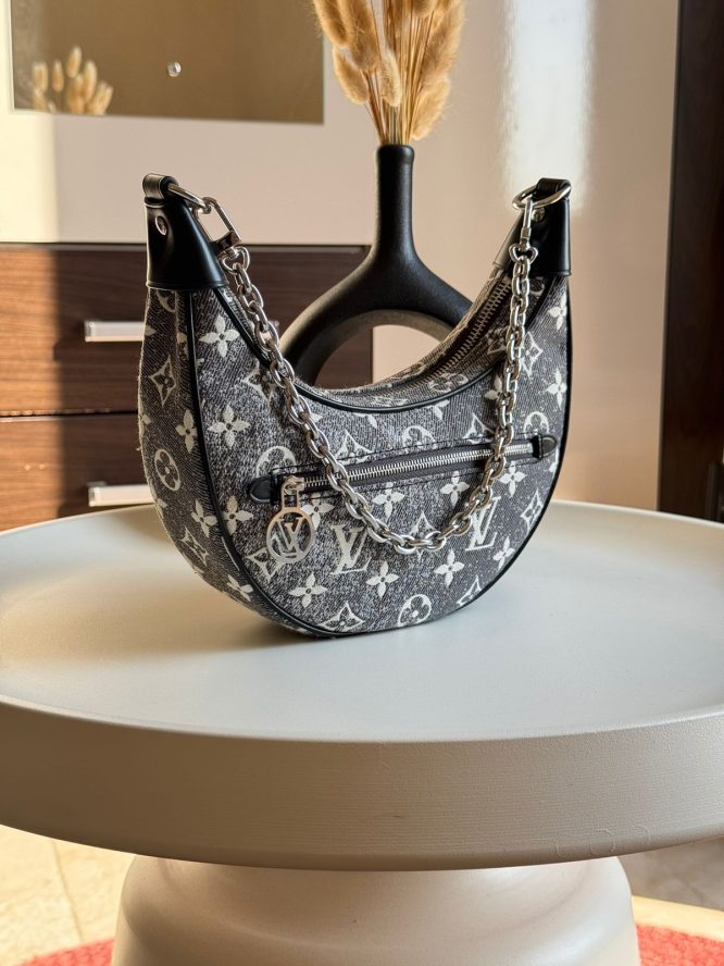 LOUIS VUITTON- LOOP HAND BAG