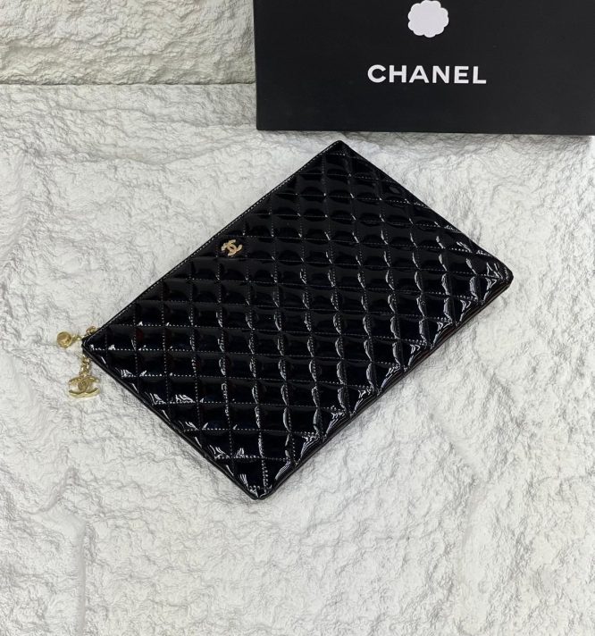 CHANEL - CLUTCH