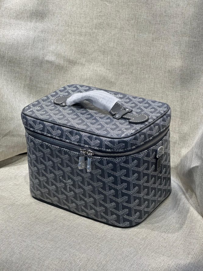 GOYARD -MEAKUP BAG