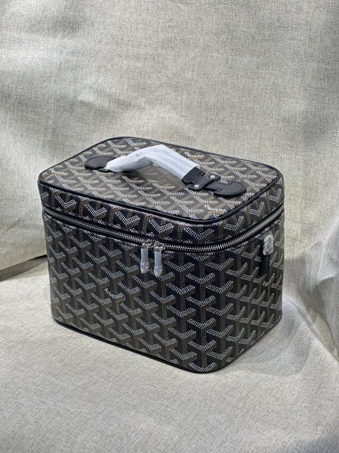 GOYARD -MEAKUP BAG