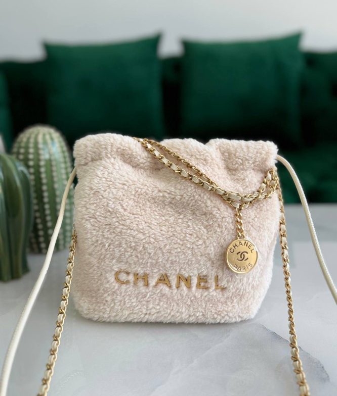 CHANEL 22 -SHEARLING