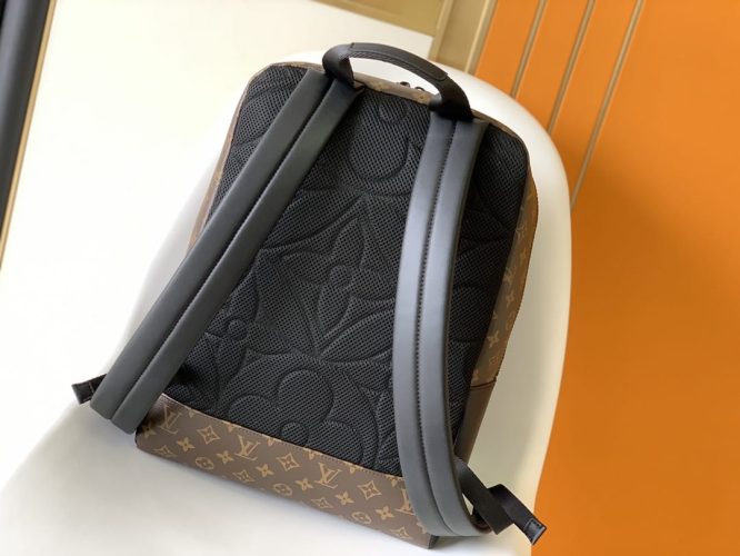 LOUIS VUITTON -BACKPACK