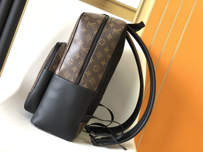 LOUIS VUITTON -BACKPACK