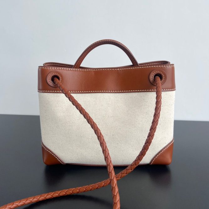 BOTTEGA -VENETTA- ANDIAMO BAG