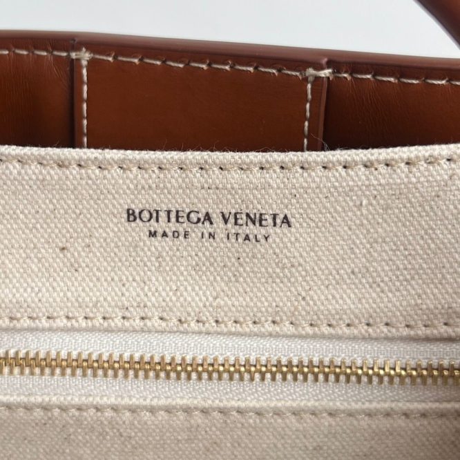 BOTTEGA -VENETTA- ANDIAMO BAG