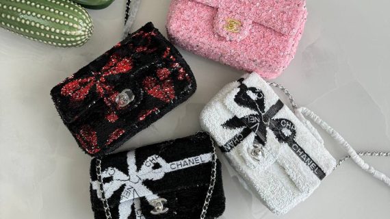CHANEL -24 S TWEED SEQUINED FLAPBACK