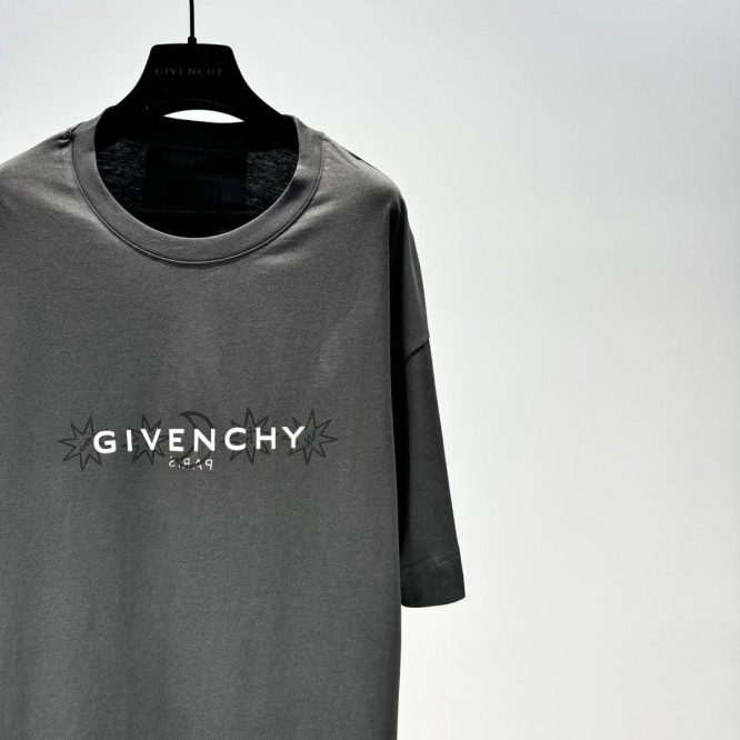 GIVENCHY -TSHIRT