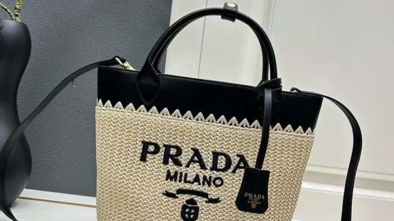 PRADA -BEACH BAG