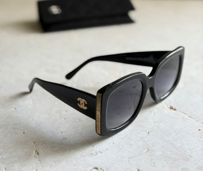 CHANEL -SUNGLASSES