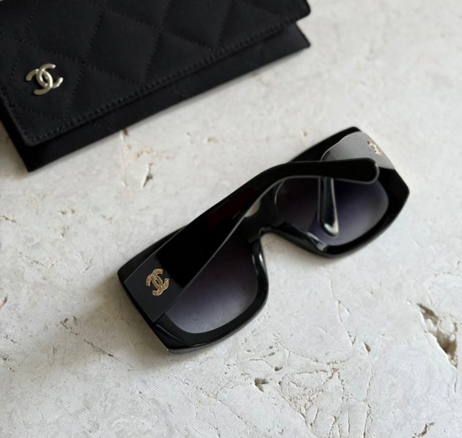 CHANEL -SUNGLASSES