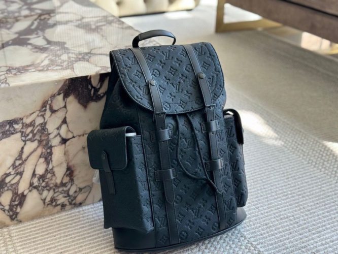 LOUIS VUITTON -BACKPACK