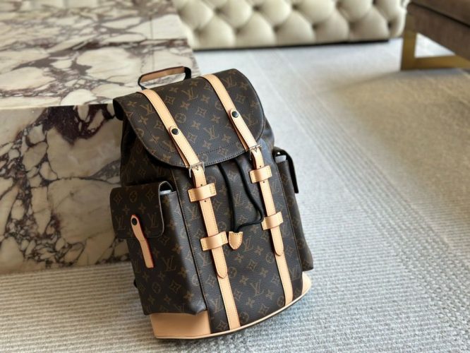 LOUIS VUITTON -BACKPACK