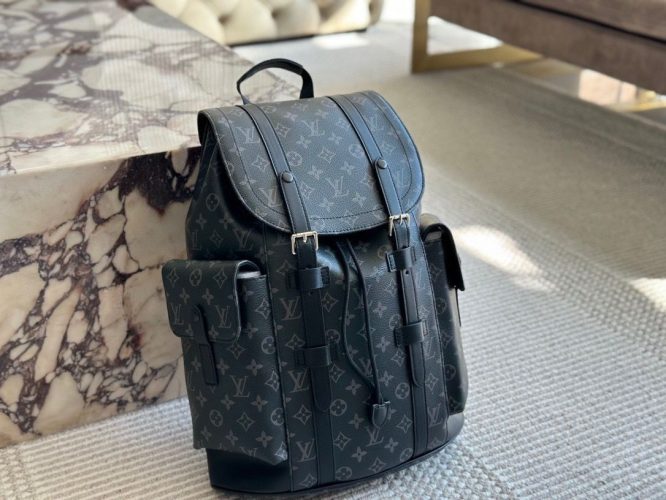 LOUIS VUITTON -BACKPACK