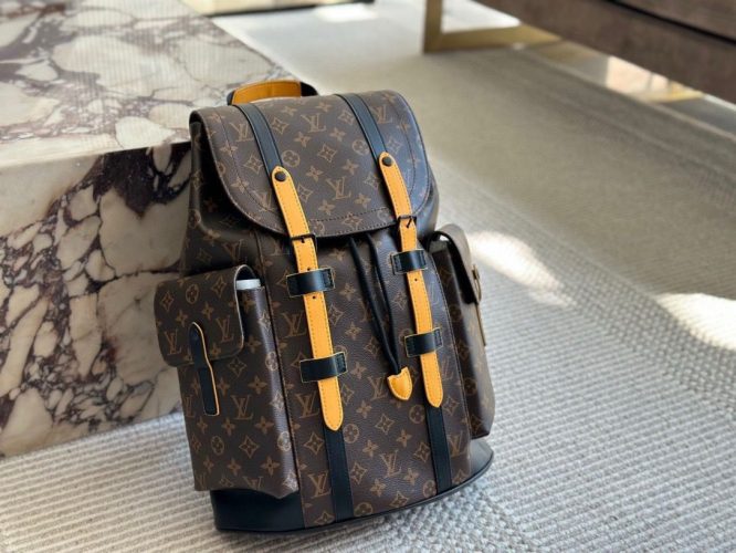 LOUIS VUITTON -BACKPACK