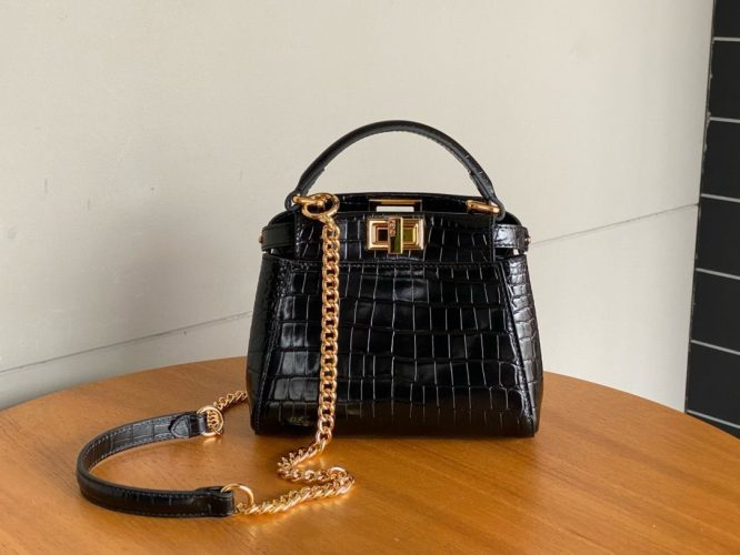 FENDI -PEKOOABOO -CORCODAIL LEATHER