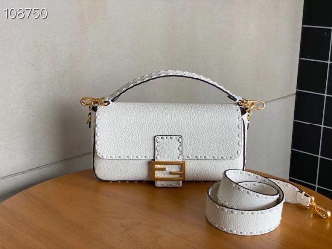 FENDI -baguette