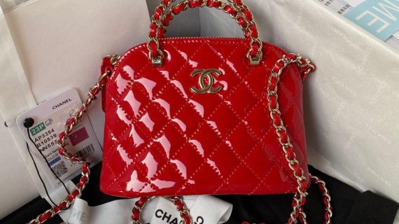 chaneL  Patent Calfskin Quilted Shiny Coco Clutch With Chain Sold Out
