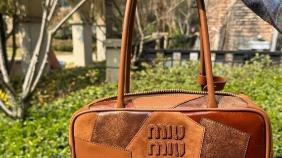 MIU MIU EMBOSSED LOGO LEATER -TOTE BAG