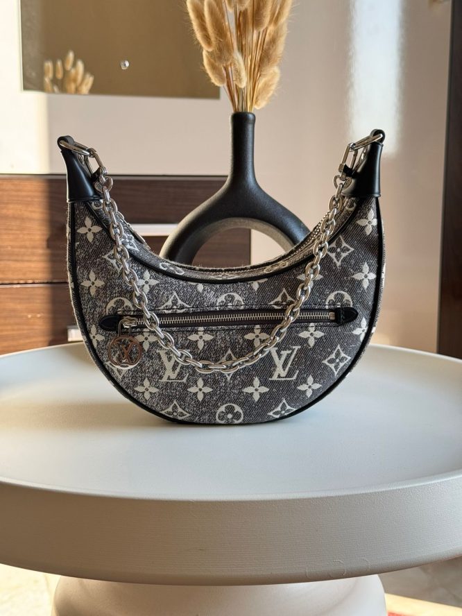 LOUIS VUITTON- LOOP HAND BAG