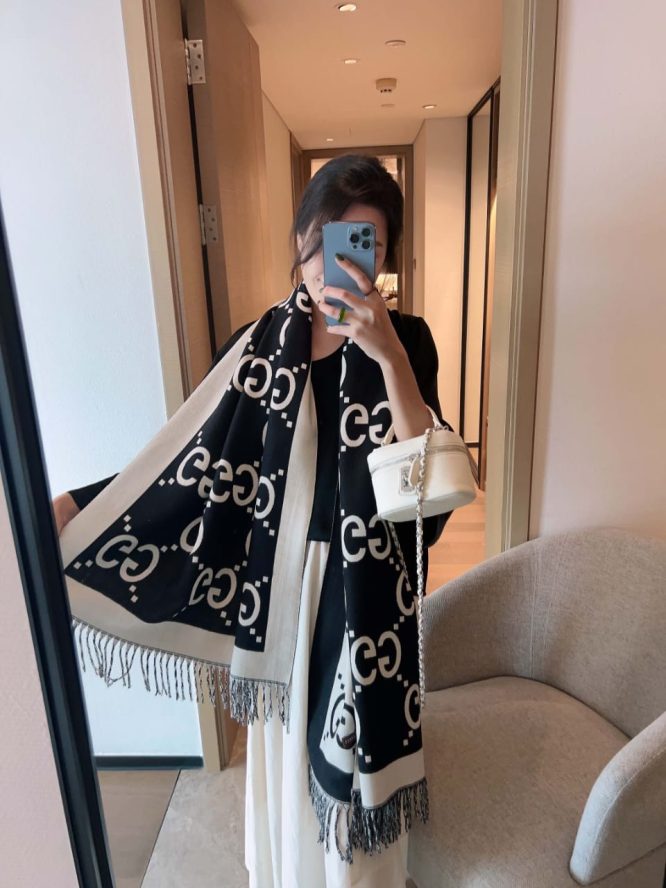 GUCCI scarf