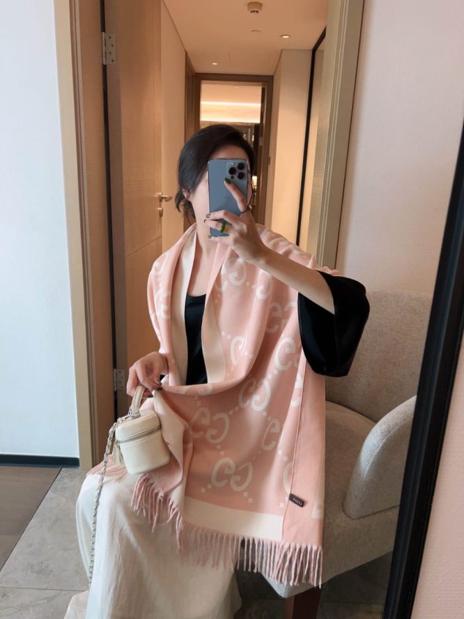 GUCCI scarf