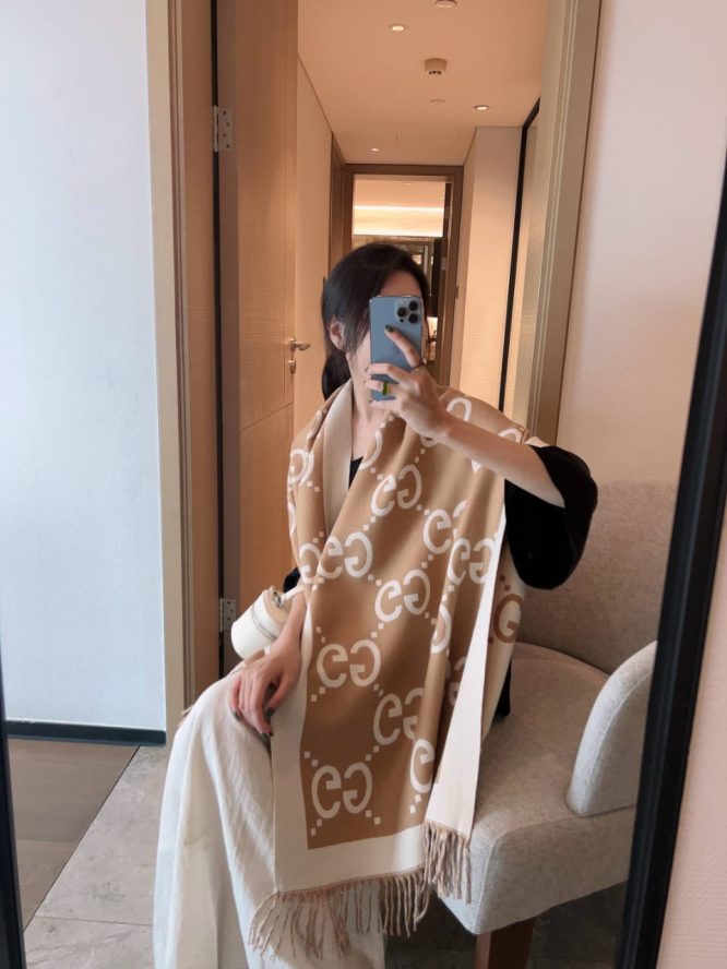 GUCCI scarf