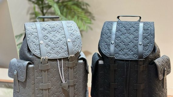 LOUIS VUITTON -BACKPACK