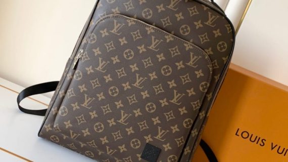 LOUIS VUITON -BACKPACK