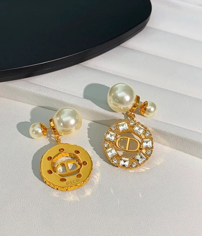 Dior	Earings