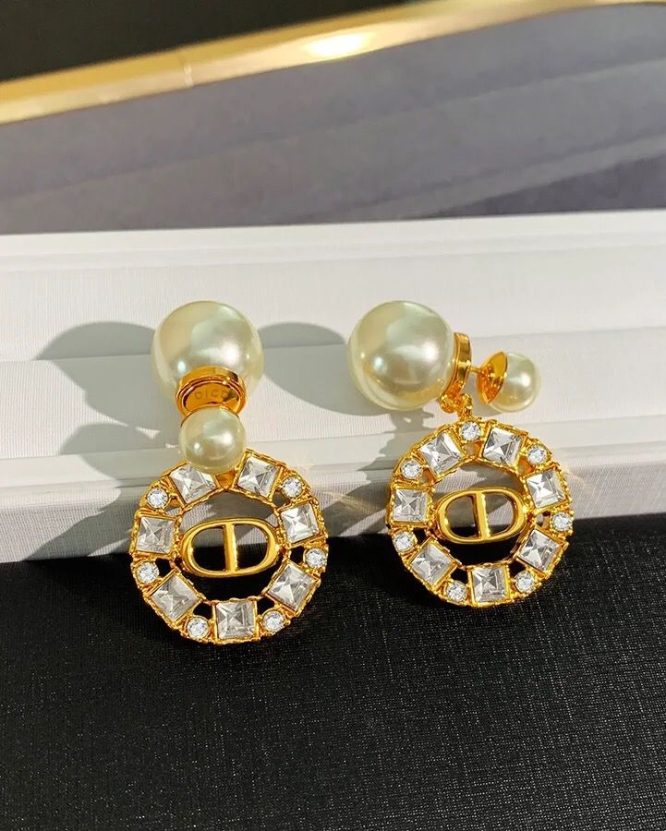 Dior	Earings