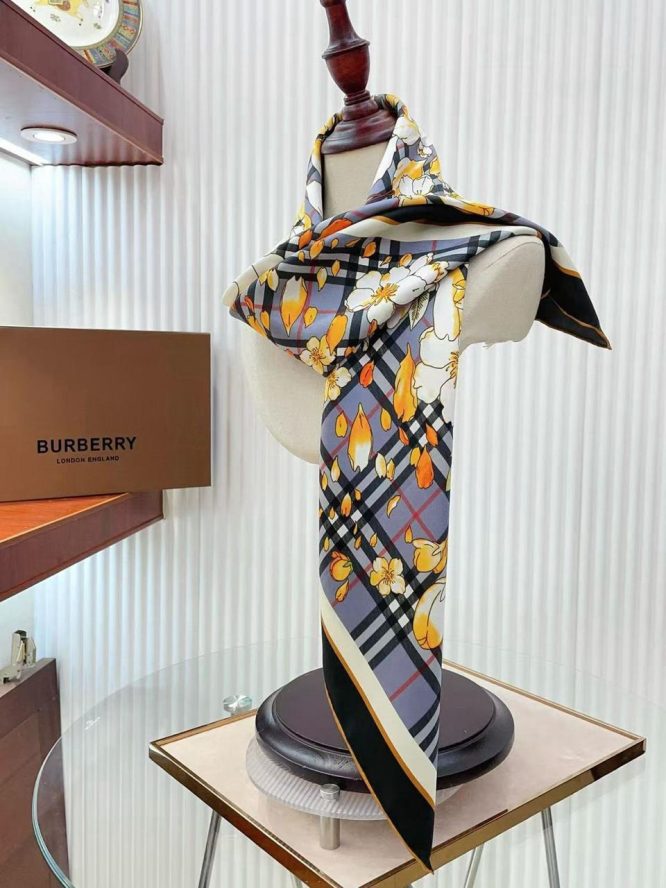 BURBERRY SCARF