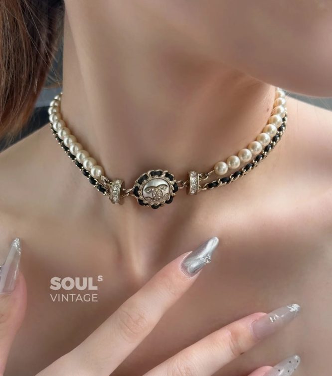 Chanel chokeR