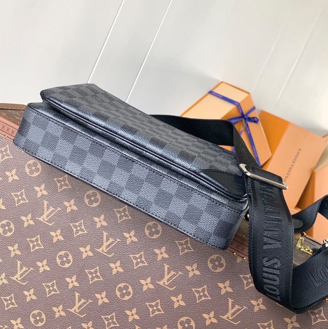 LOUIS  VUITTON -   Trio messenger bag   Premium Quality