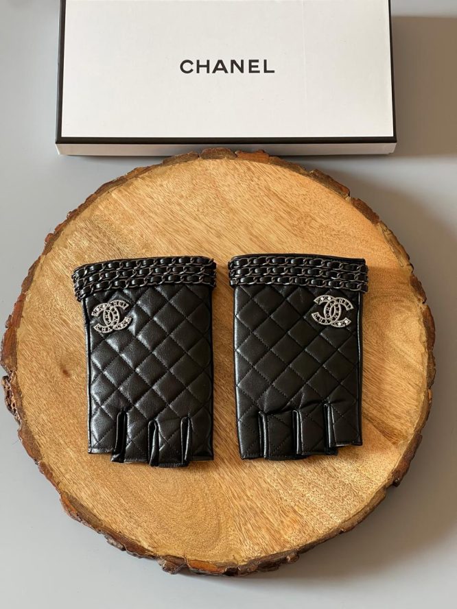 CHANEL FINGERLESS GLOVES