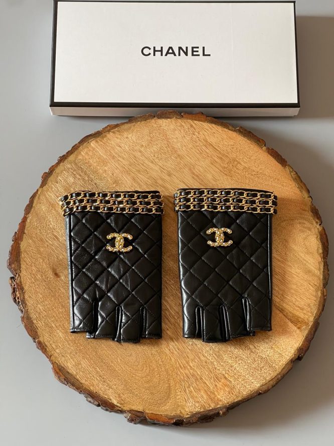 CHANEL FINGERLESS GLOVES