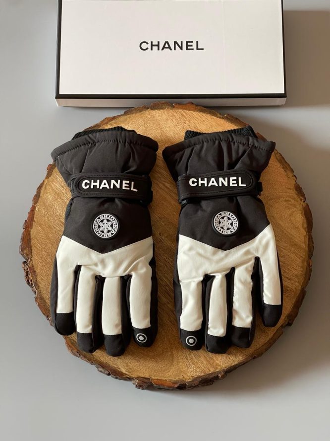 CHANEL-SKI GLOVES